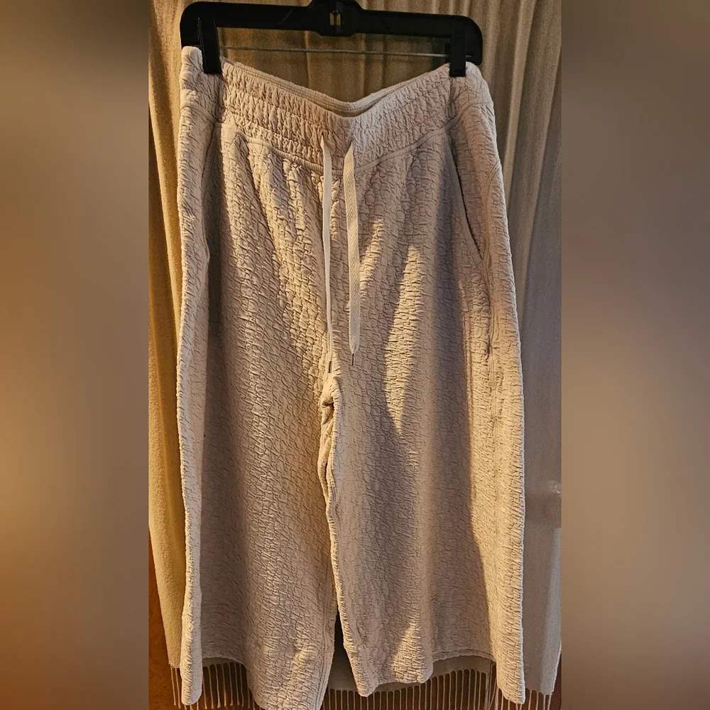 LULULEMON - Picture 1 of 3